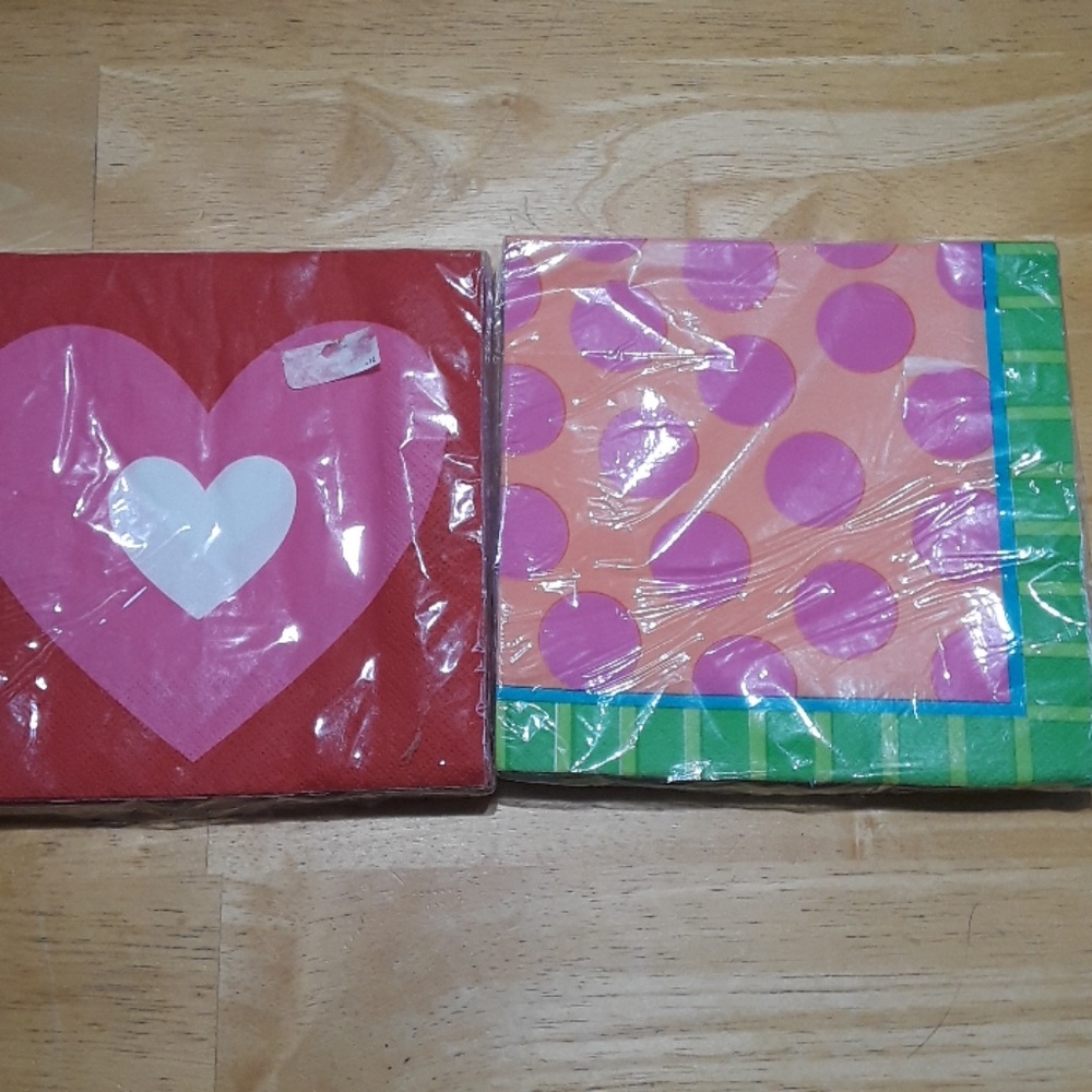 2 PK Hallmark Valentine Napkins NEW